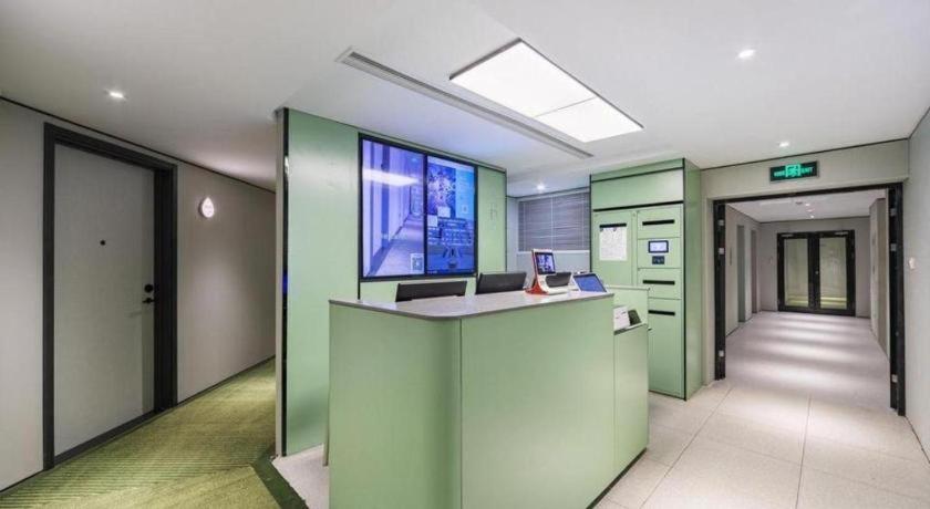 Hotel Hi Bund Nanjing Road Pedestrian Street 2*